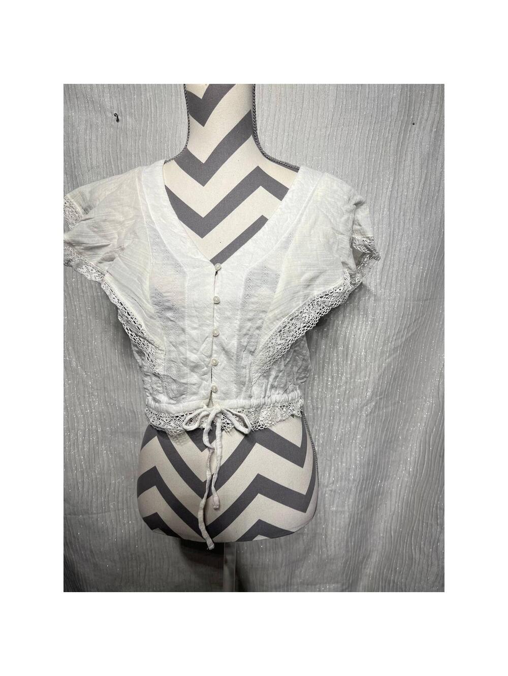 Women's Urban Outfitters White Crochet Blouse